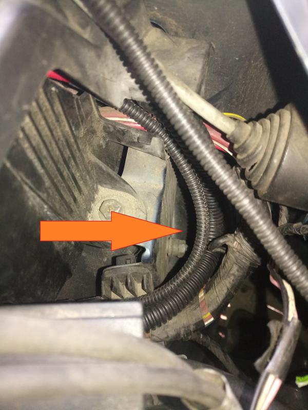 05 Vodovi iz kutije pod haubom