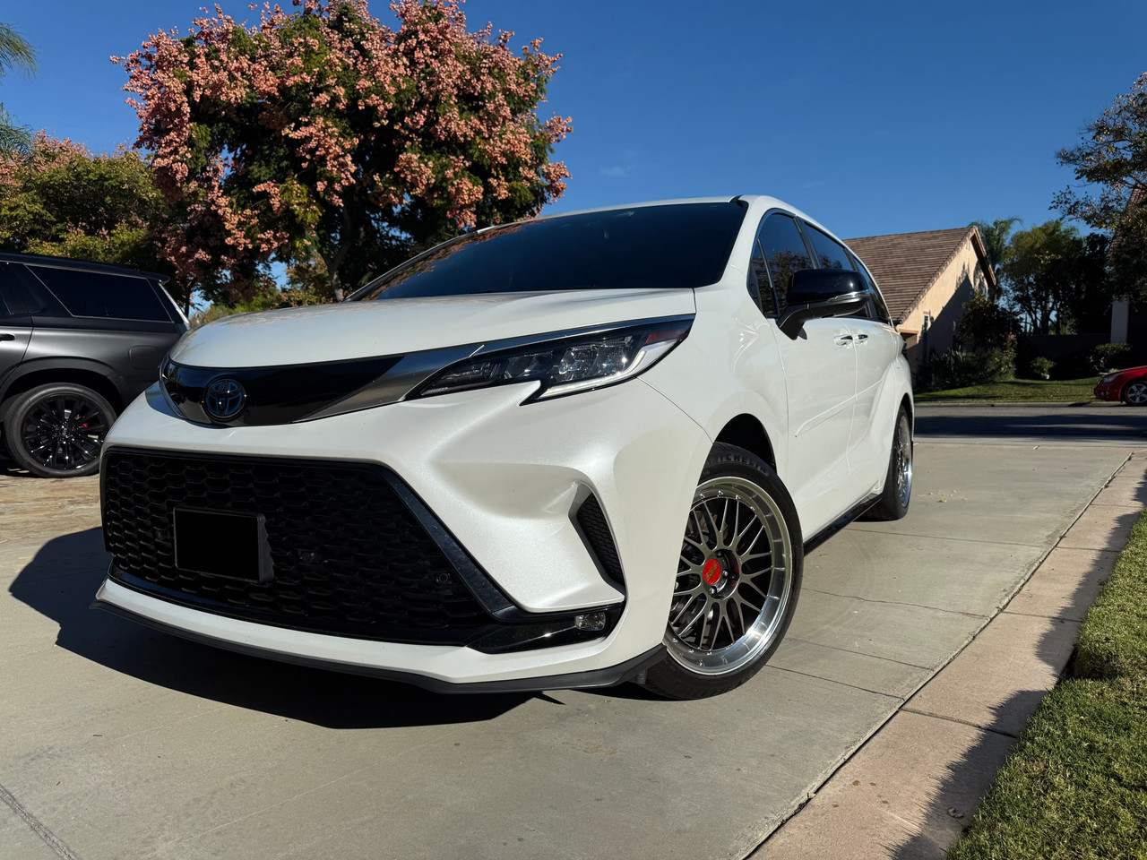 2023 Toyota Sienna XSE Hybrid