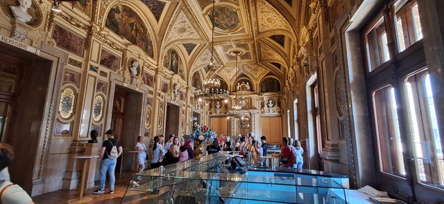 Viena: La ciudad de la música, de las artes y de los sueños - Blogs de Austria - Dia 1: Museo Sisí, biblioteca nacional, Opera y Free tour (49)