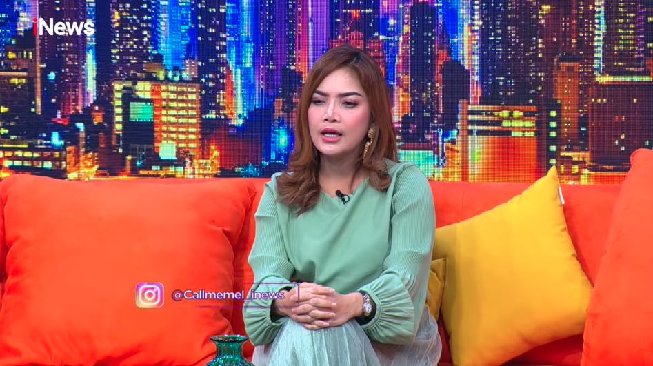 Irma Darmawangsa saat menjadi bintang tamu di acar Call Me Mel yang dipandu oleh Melaney Ricardo