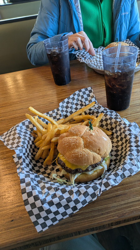 PXL 20251108 194329612