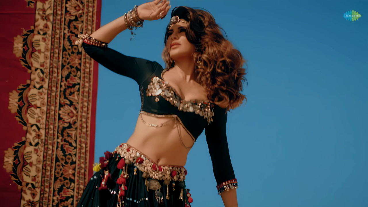 [Image: Jacqueline-Fernandez-Paani-Paani-YT8-K-28.jpg]