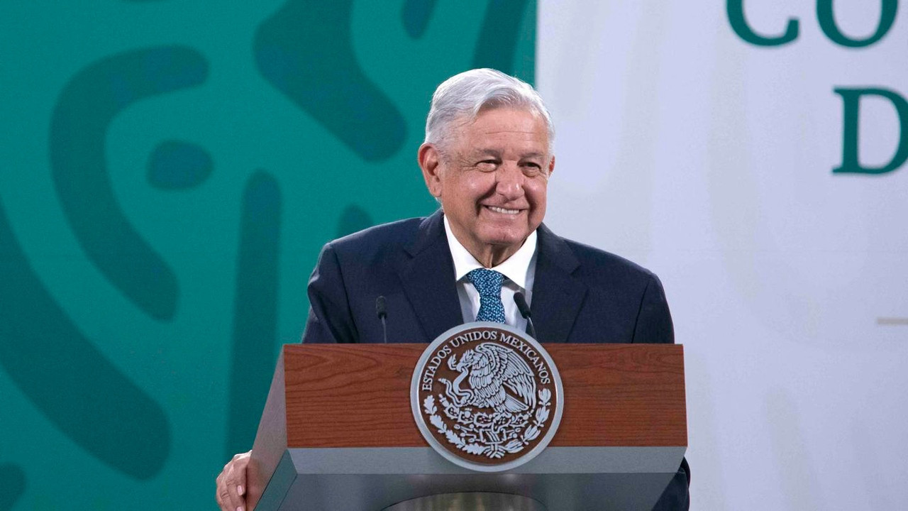 AMLO anunció que Televisa y una telefónica pagarán 33 mil mdp de impuestos