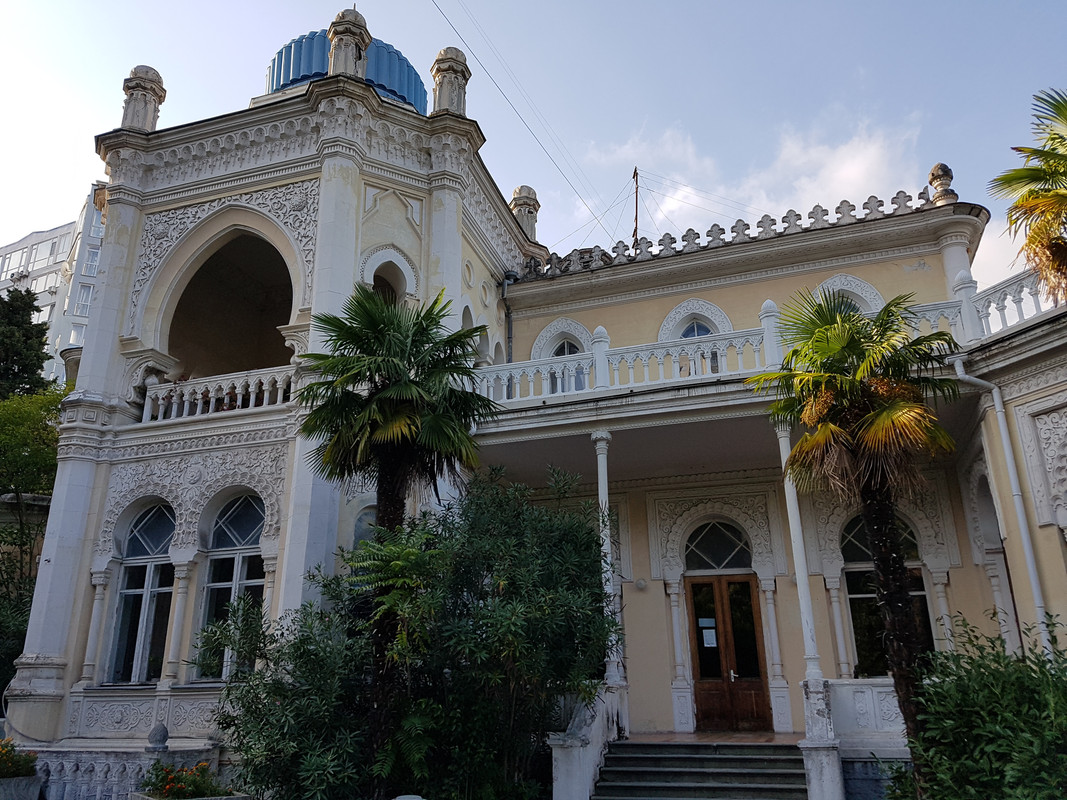 13 дворец бухарского эмира (там же библиотека и аромотерапия)