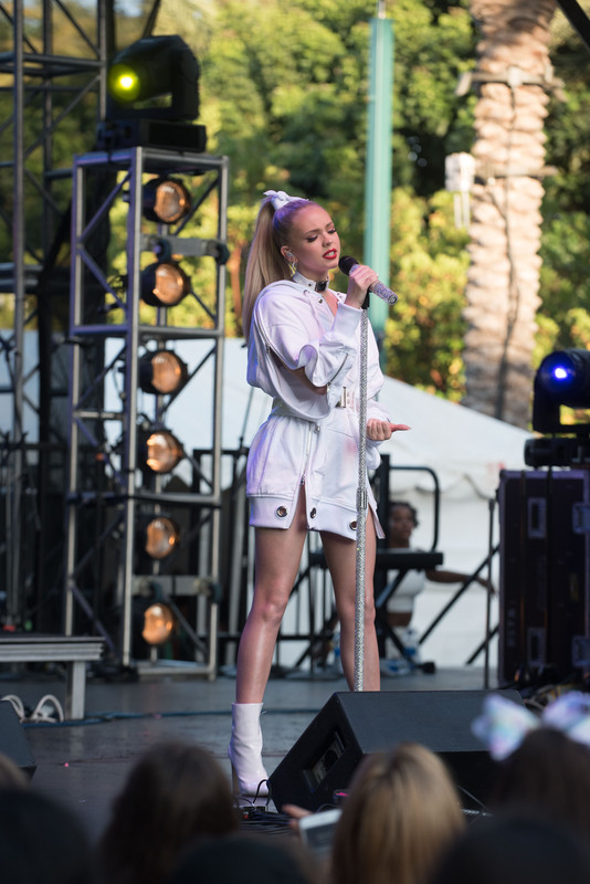 jordyn-jones-9th-annual-vidcon-convention-in-anaheim-62118-11