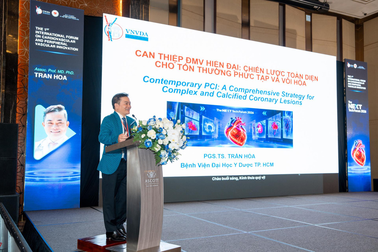 Chủ tọa phiên khoa học tổng kết các điểm nhấn học thuật trong phiên báo cáo buổi sáng