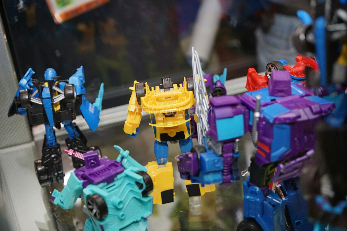SDCC2015-Hasbro-Case-Transformers-Combiner-Wars-
