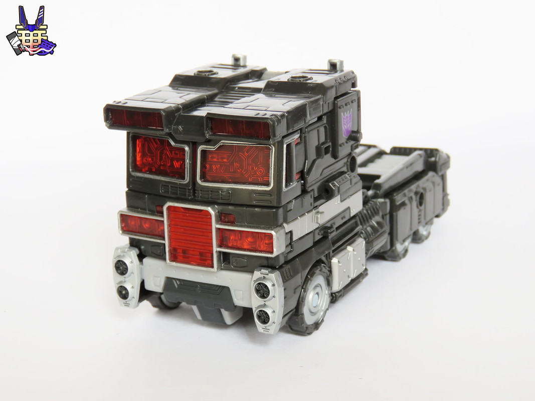 Netflix-War-For-Cybertron-Nemesis-Prime-13