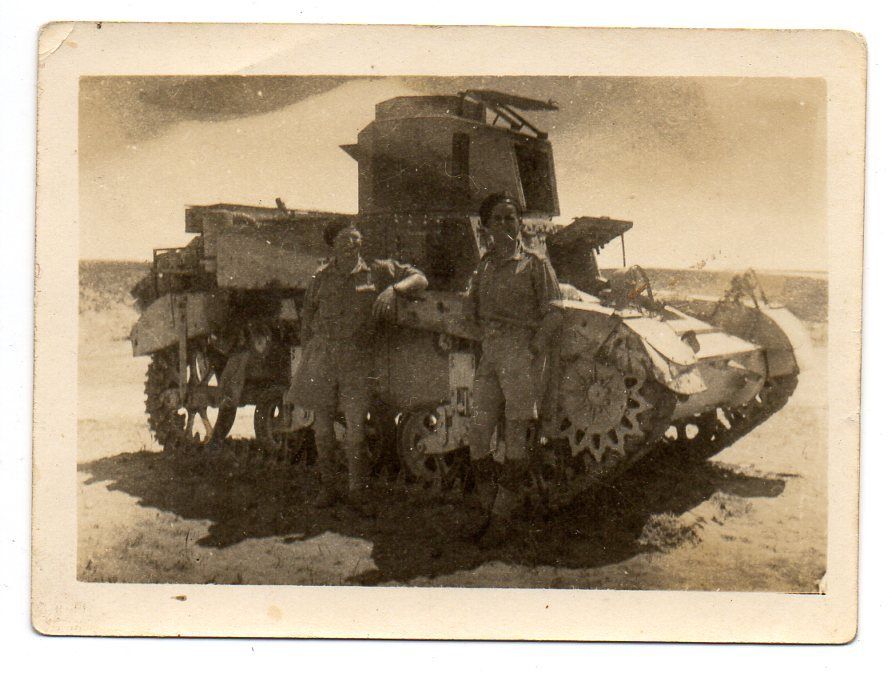 Foto II. WK Fahrzeug Panzer Wüste Afrika