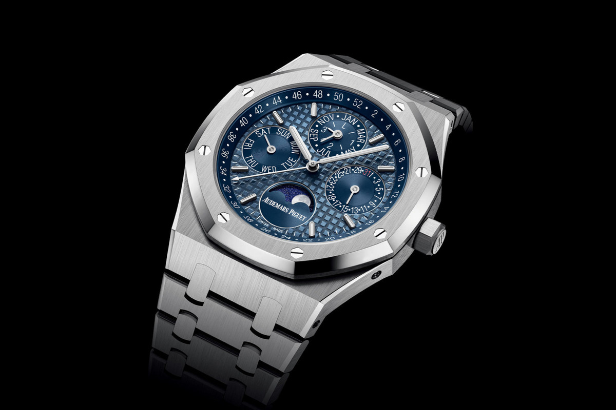 Audemars-Piguet-Royal-Oak-Perpetual-Calendar-41mm-steel-new-shade-of-blue-2021-26574ST.OO_.1220ST.03