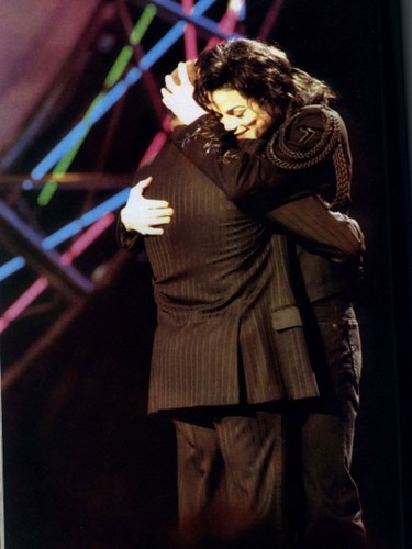 Michael-Hugging-Good-Friend-And-Mentor-Berry-Gordy-michael-jackson-33332714-375-500.jpg