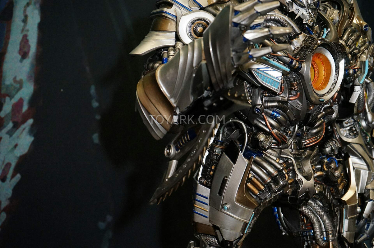 SDCC2015-Prime-1-Studio-Transformers-011