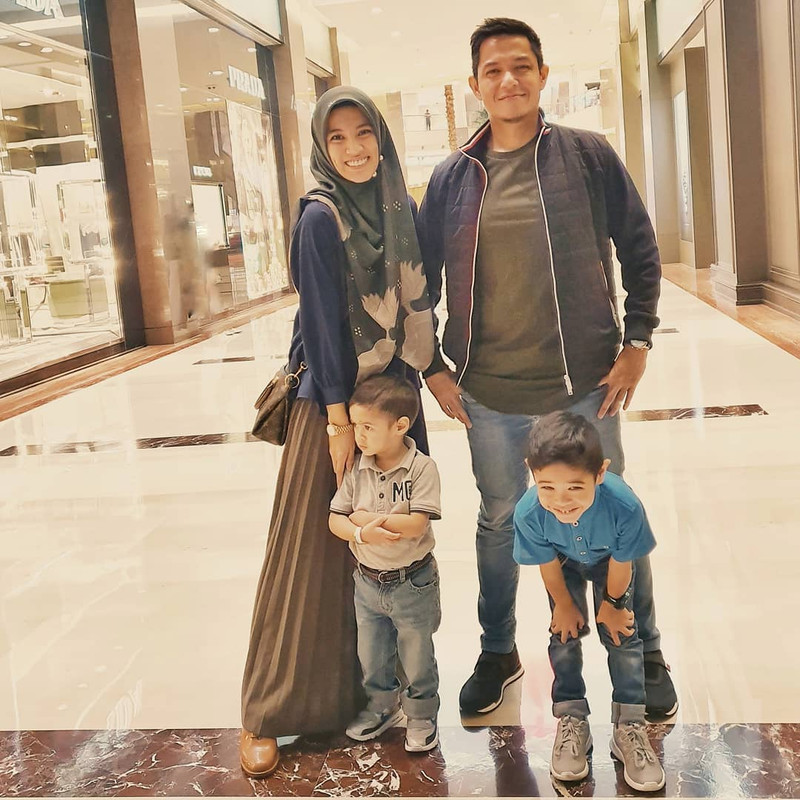 Meski terpaut usia cukup jauh, rumah tangga 7 seleb ini tetap harmonis