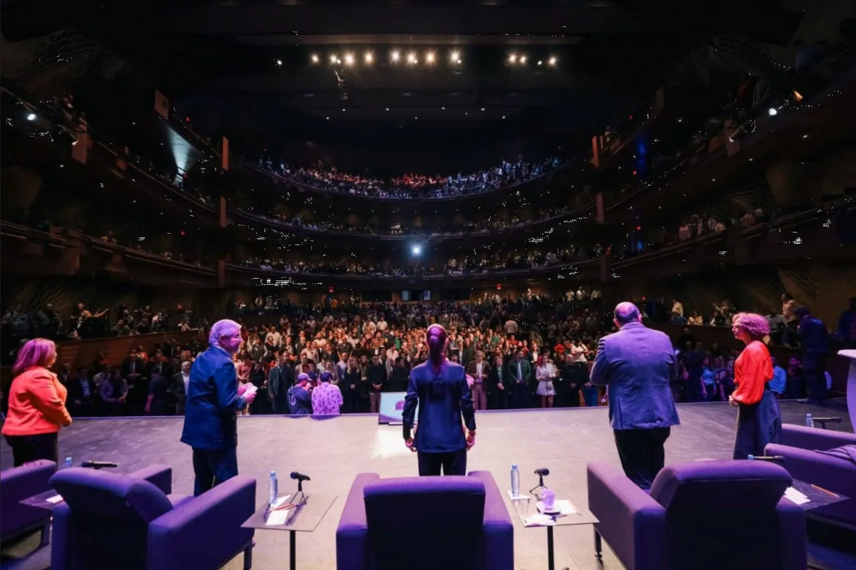 Sheinbaum se pronuncia por una educación gratuita, incluyente, humanista y científica