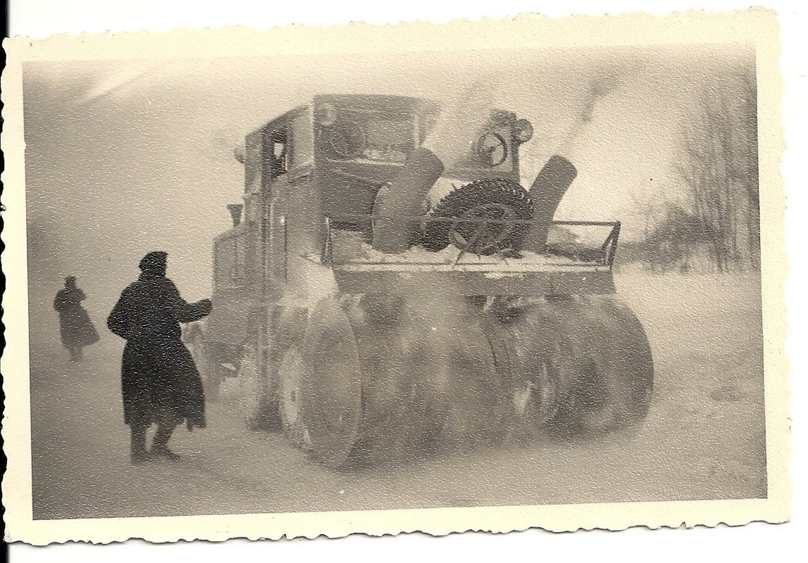 Orig.Foto Deutz DEP Schneefräse  räumt Flugfeld 