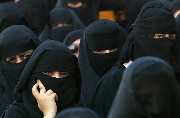 http://sheikyermami.com/wp-content/uploads/niqab_gallery__600x39203.jpg