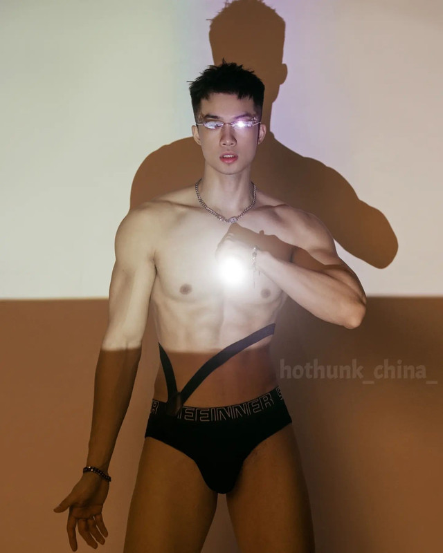 Photo by Chinese hunks 全球華男 on July 19, 2023.