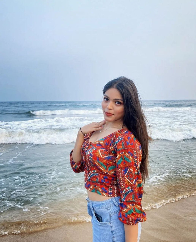 photo_6253353524507296198_y