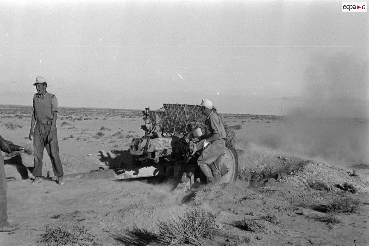 Une pièce Pak 36 (r) de 76,2 mm d'origine soviétique en action.5