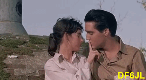Elvis-kiss-02