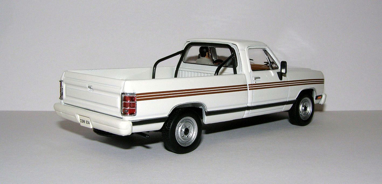 1986 Dodge Ram D150 (Universal Hobbies for Fabbri 007#125) 2