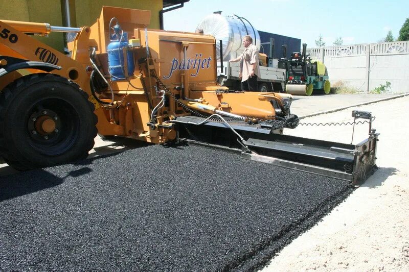 Асфальтоукладчик для мини погрузчика