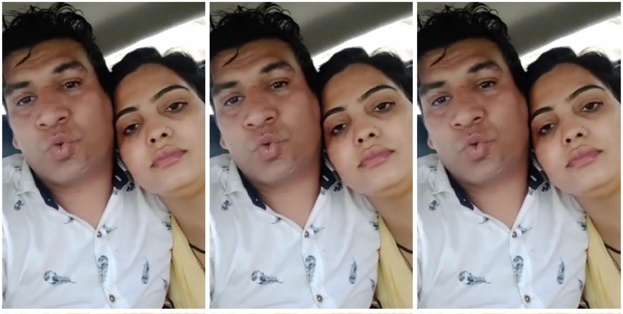 Desi aunty romance in car flashing her boob
