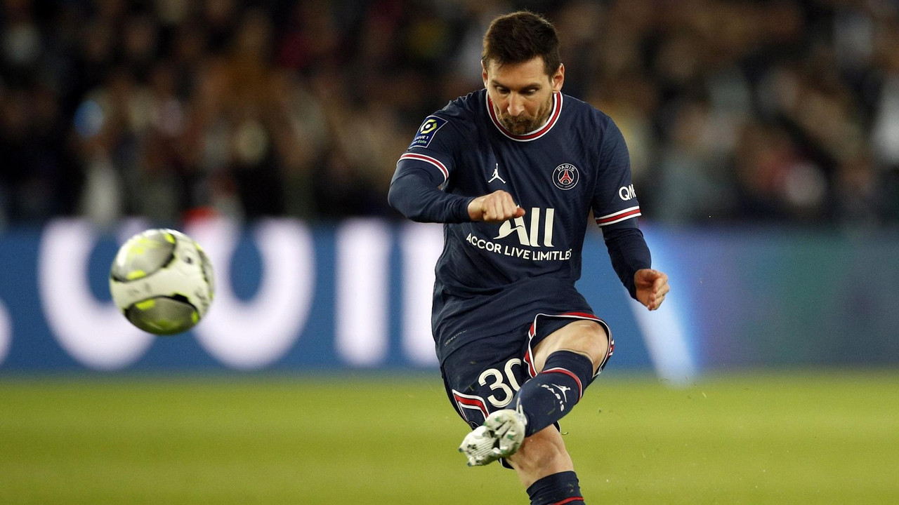 Messi marca golazo de tiro libre en la victoria del PSG