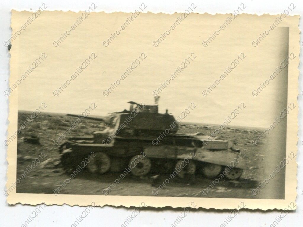 Foto, Wehrmacht, zerstörter englischer Panzer, T