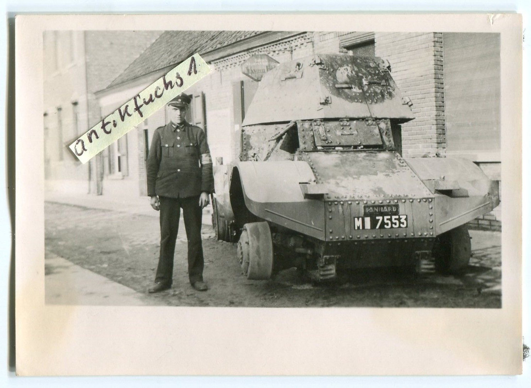 Panhard Schützen-Panzer M-7553 in Ortschaft im 2