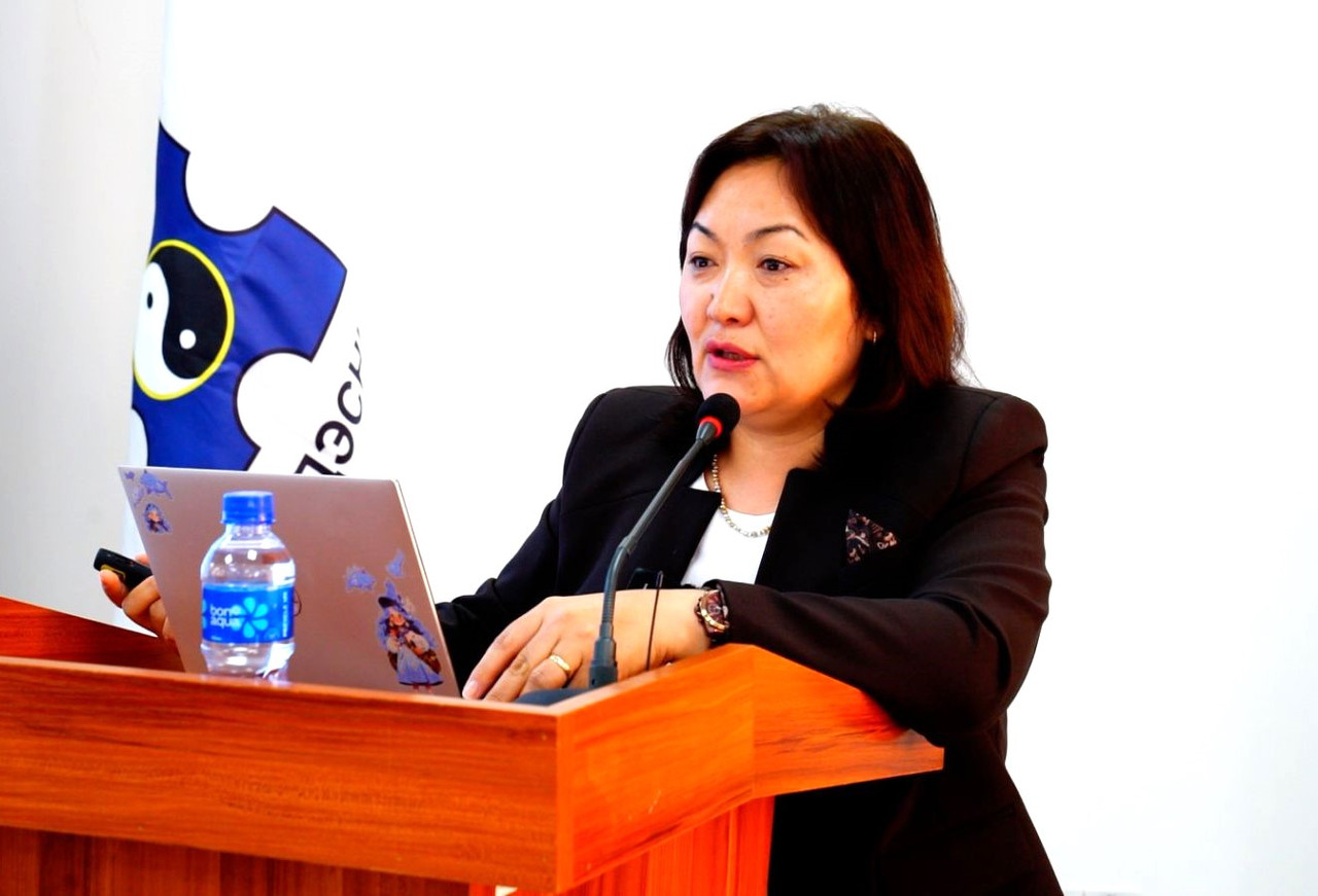 Насанд хүрээгүй хүн холбогдсон хэргийн талаар мэдээлэхдээ хүүхдийн эрхийг хамгаалах, ёс зүйтэй хандах асуудлыг хэлэлцэв