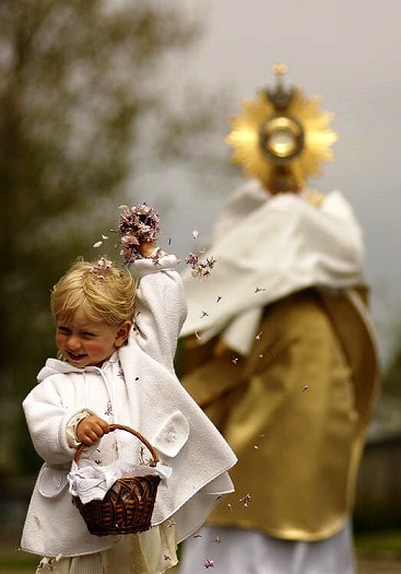 L’Eucaristia ha come fine: farci Dio (per partecipazione) dans Chiara Lubich Corpus-Domini-a-tempo-di-blog