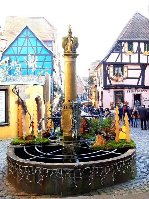 ALSACIA EN NAVIDAD Y MONTREUX CON PAPÁ NOEL - Blogs de Europa Central - 4 Dic: Riquewihr y vuelta a Basilea por la huelga (13)