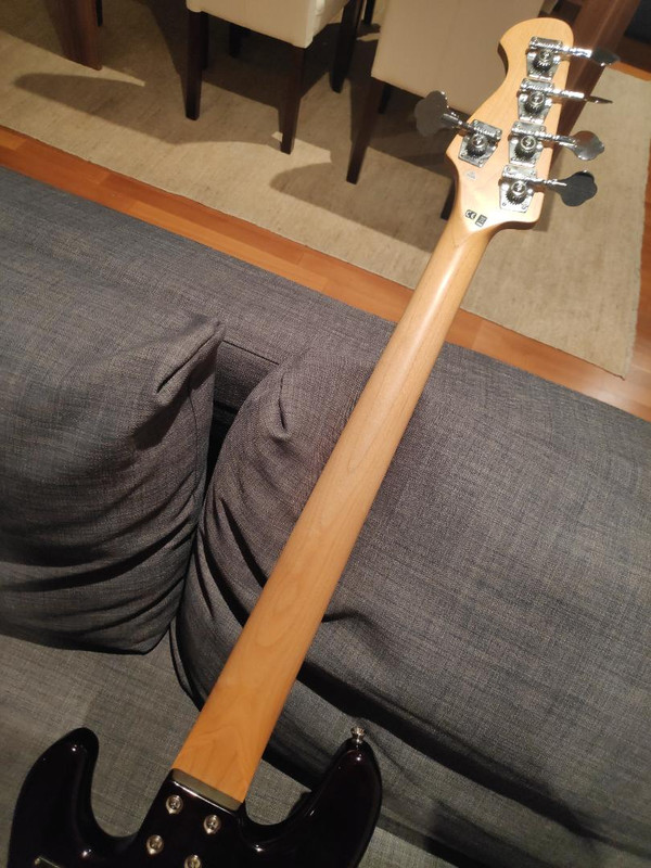 HB MM85A mástil detrás