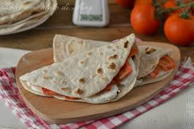 23 Mozzarella, funghi, pomodoro, mais