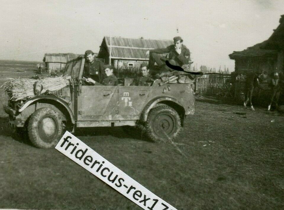 Foto 3 Artillerie Rgt 92 Ostfront Kübelwagen PKW Horch mit Kennung Wappen
