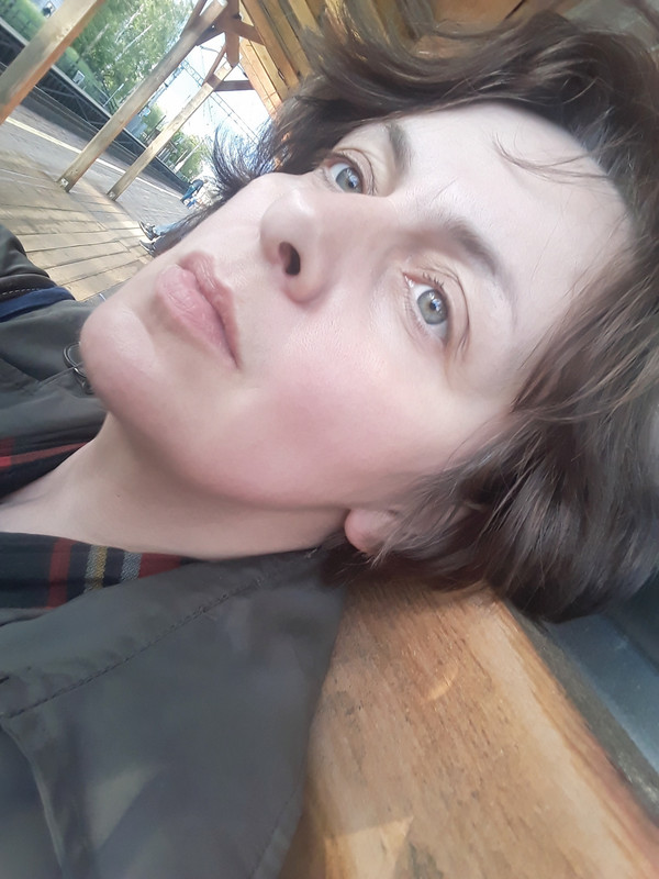 лицо на лавке