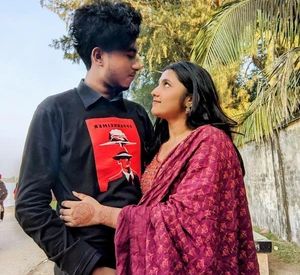 Desi girlfriend flashing her big boobs Latest viral video