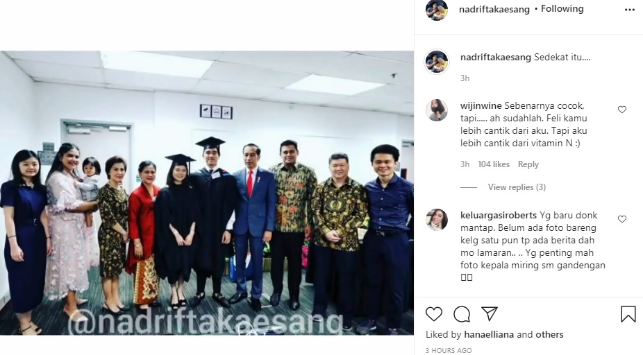 Keluarga Kaesang Pangarep dan Felicia Tissue menghadiri momen wisuda
