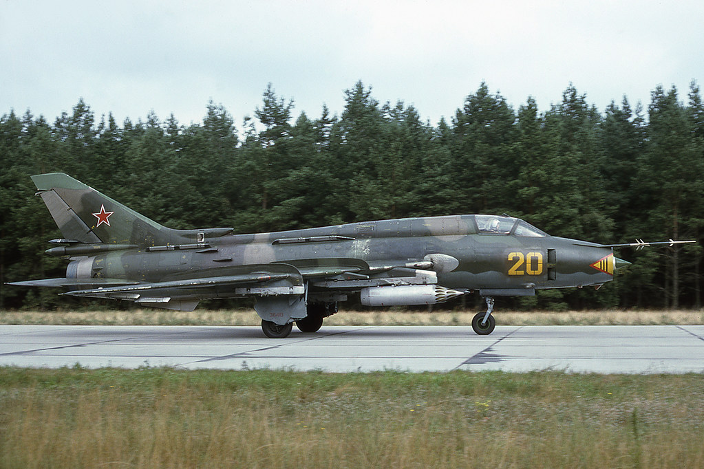 20 GvAPIB Su-17M4 20 yellow_38410_Aug 1991