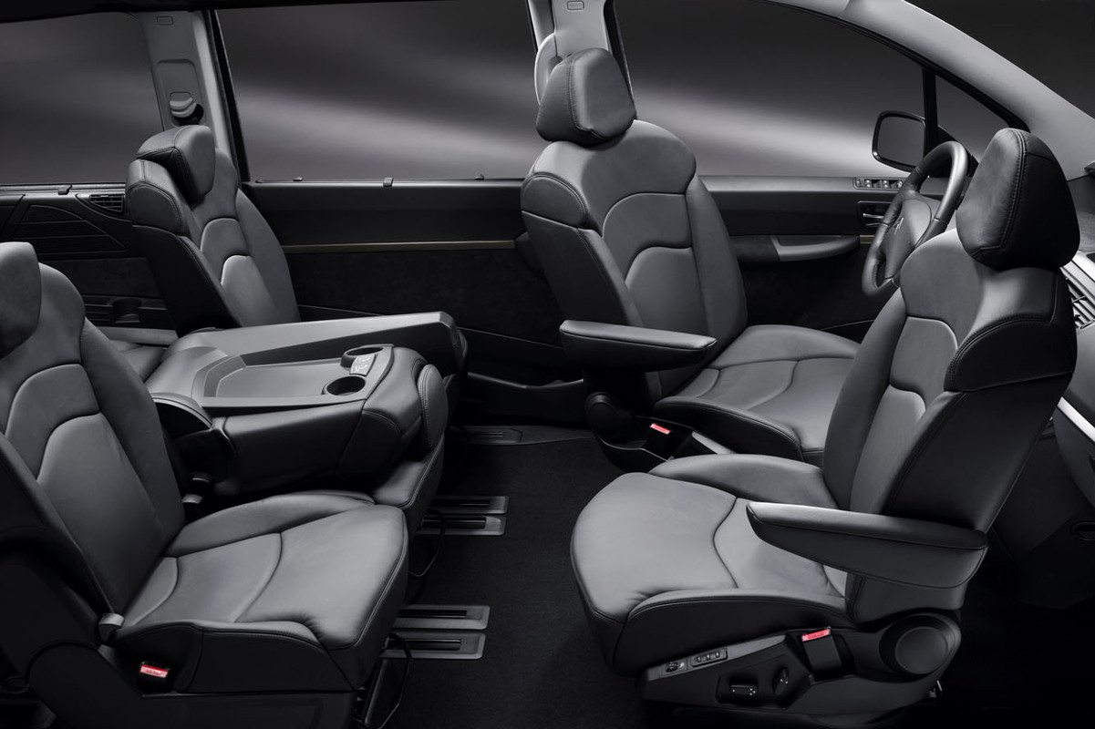 Nouveau-Citroen-C8-3