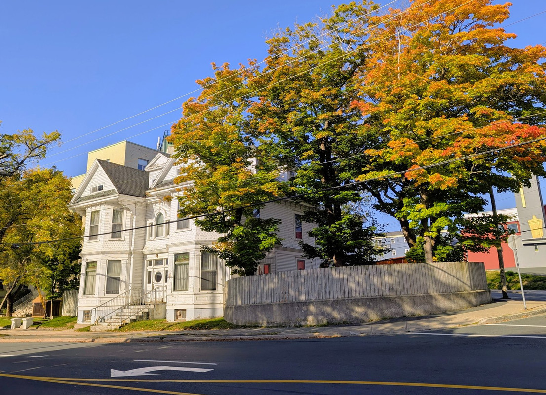 PXL_20251004_121857200.MP~2