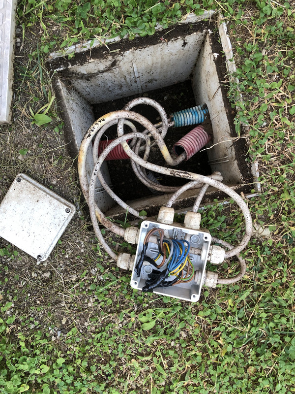 15568E6D-1FAF-418A-ACC4-3E294109903A