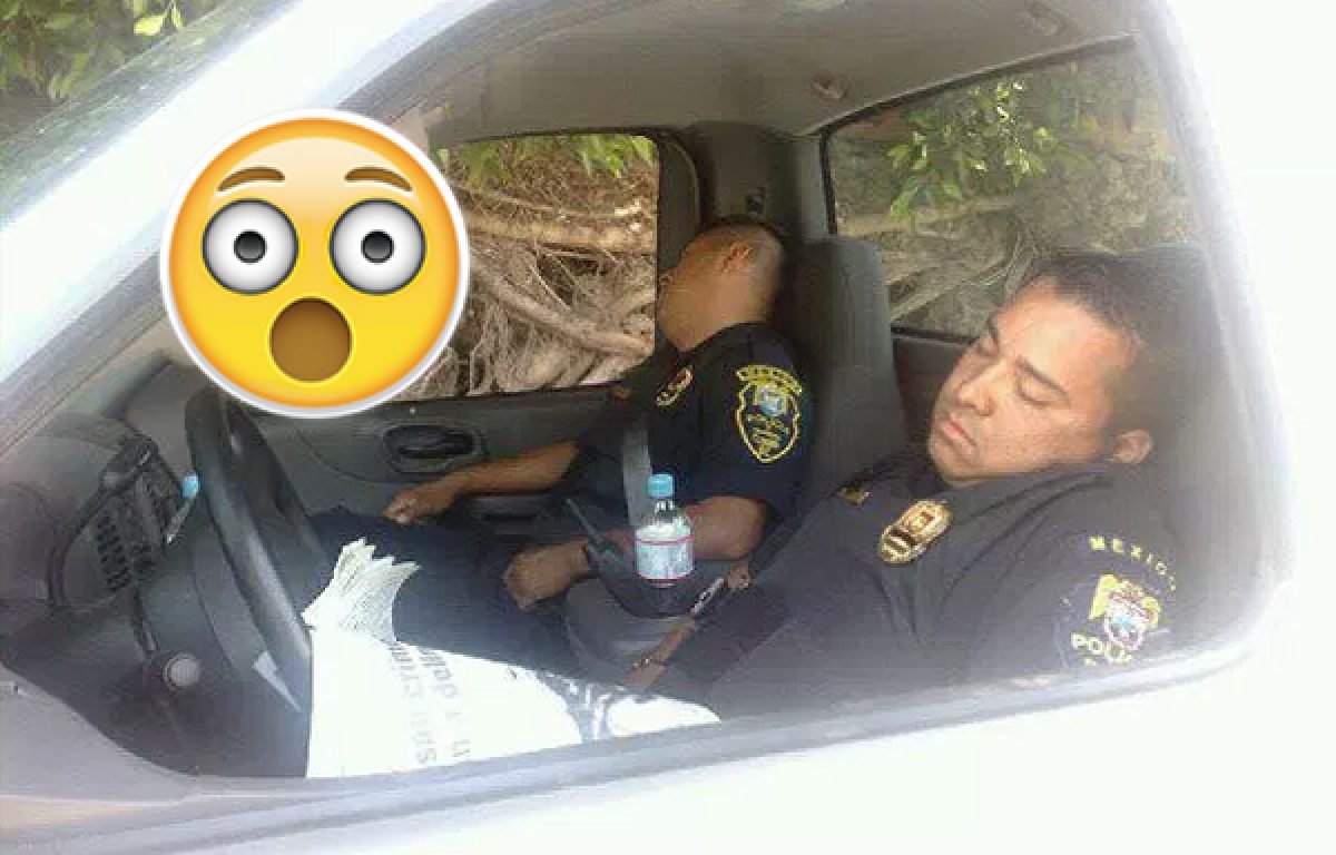 Captan a Policía con un cartón de cerveza y subiendo mujeres a una patrulla