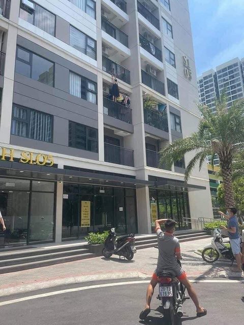 B0A01E63-80A1-4EDF-BB31-79D0BA5857D0