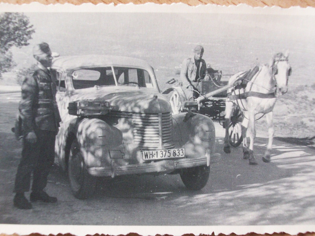PKW Opel Kapitän der Gebirgsjäger bei Maleme  Kr