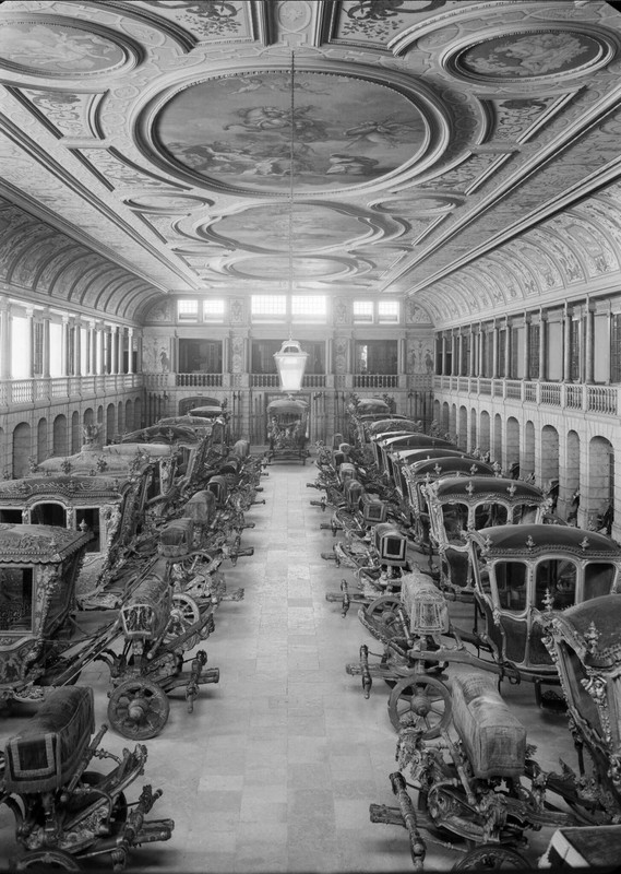 1953 photograph of the Museu dos Coches in Lisbon, by Mário Novais – now in the public domain