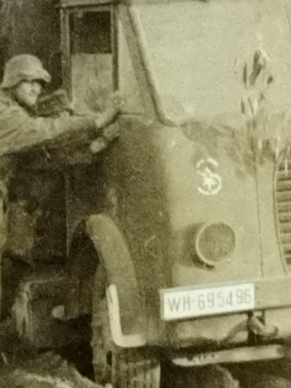 2.WK Foto Beute Fahrzeug Div Wappen Kennung 100.Jäger Division Stalingrad Schlam1