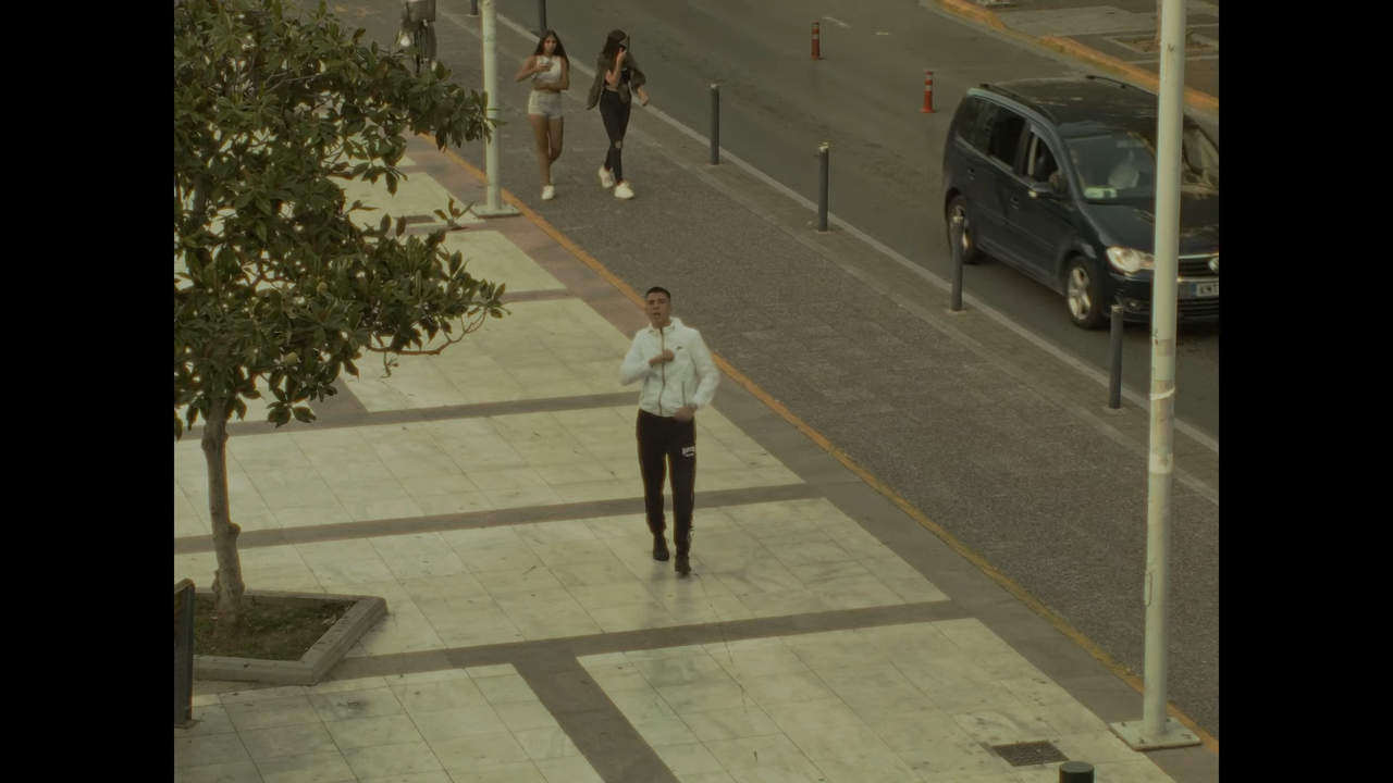 (1131) Eisaggeleas - La Familia (Official Music Video) 00-00-38