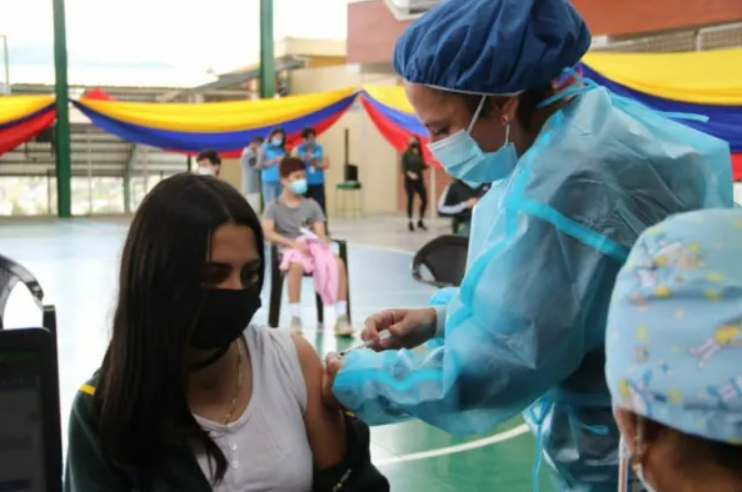 Ecuador retira el uso obligatorio de cubrebocas en espacios abiertos y cerrados